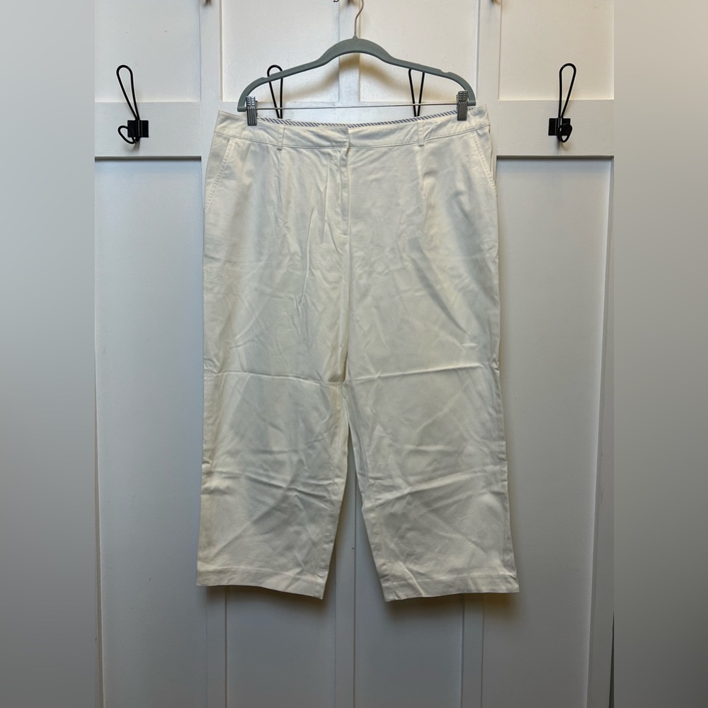 Kim Rogers Women's Size 16 W Plus White Capri Pants Short Zip Hook and Eye